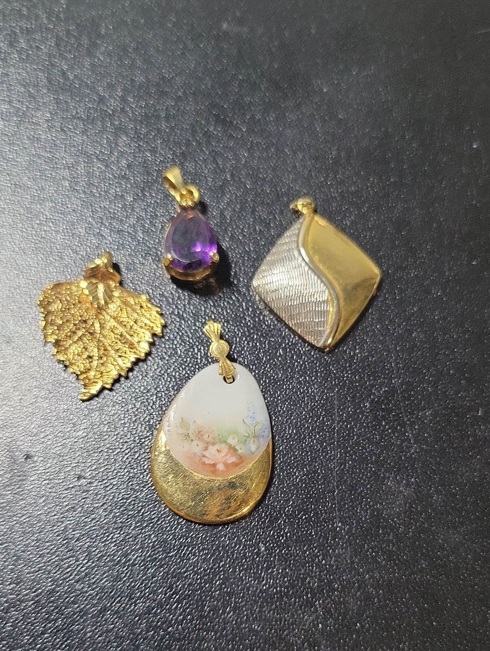 Pendant Set - Picture 2 of 7